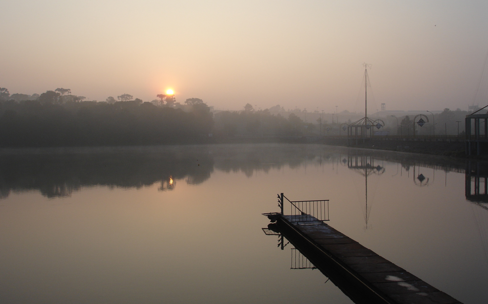 /arquivos/images/Foto%20090%20Amanhecer%20no%20Lago%2025SETee.jpg